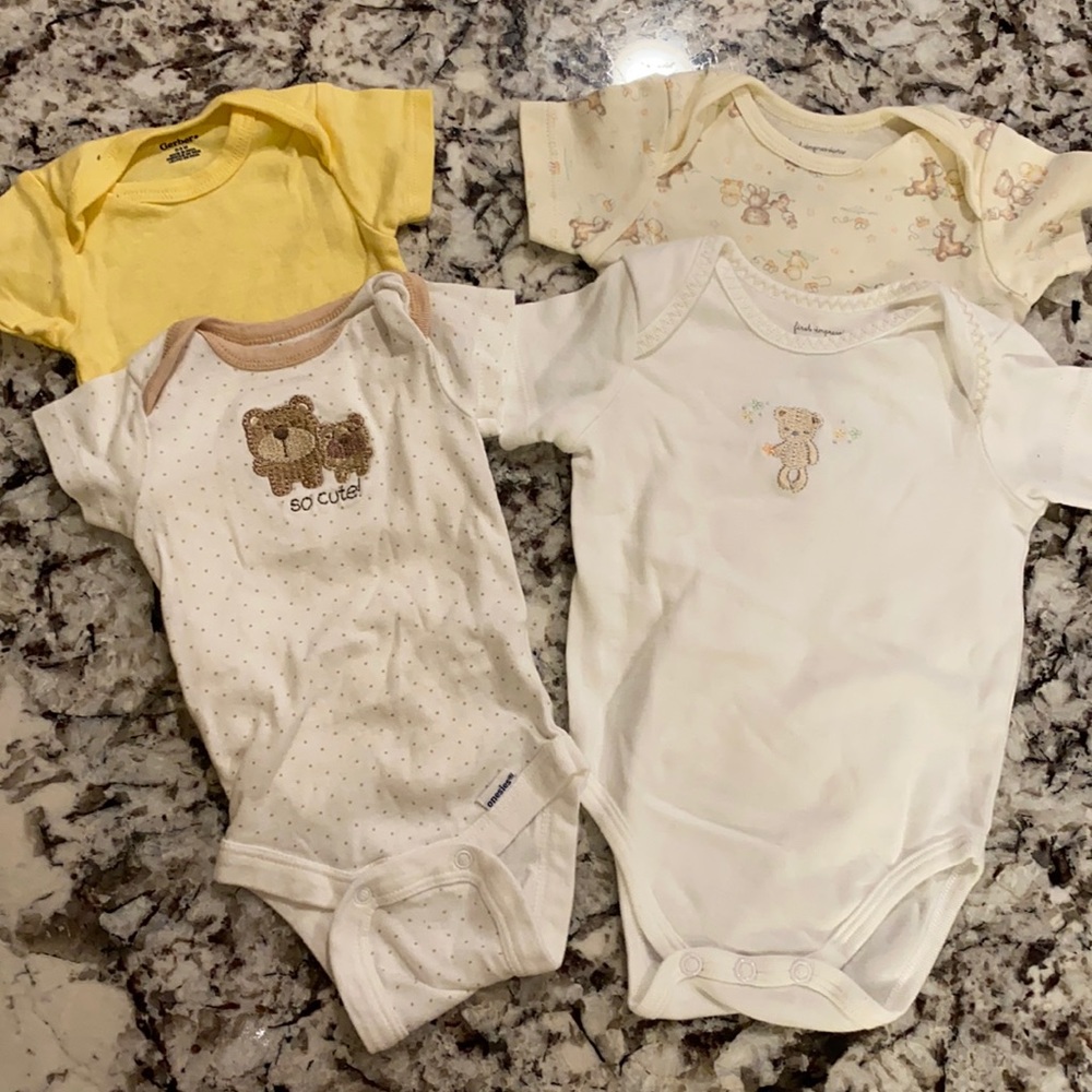 4 piece Bundle Assorted Onesie- 0-3M
